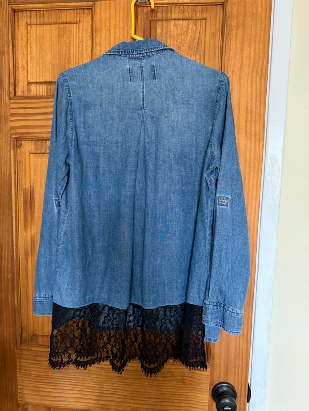 Seven7 chambray Light Blue Button-Down Shirt with Black Lace Trim - Picture 4 of 9